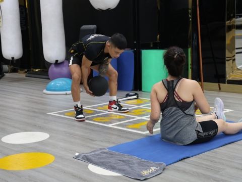 Khu cử tạ và cardio