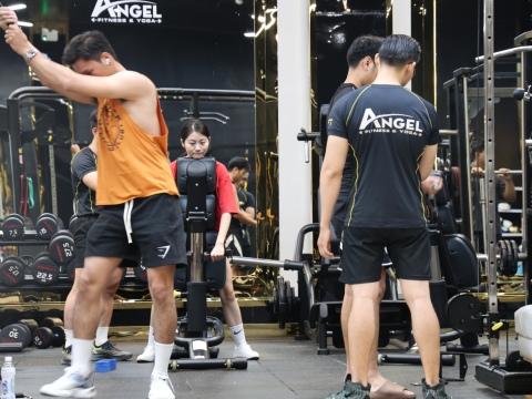 Khu cử tạ và cardio